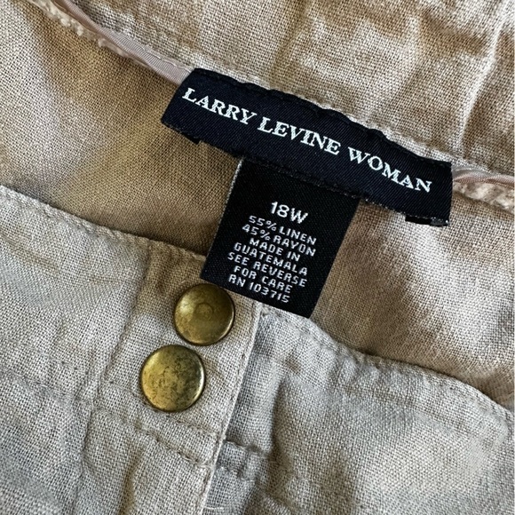 Larry Levine Woman Tan Cropped Linen Cargo Pants, 18W - Picture 3 of 9